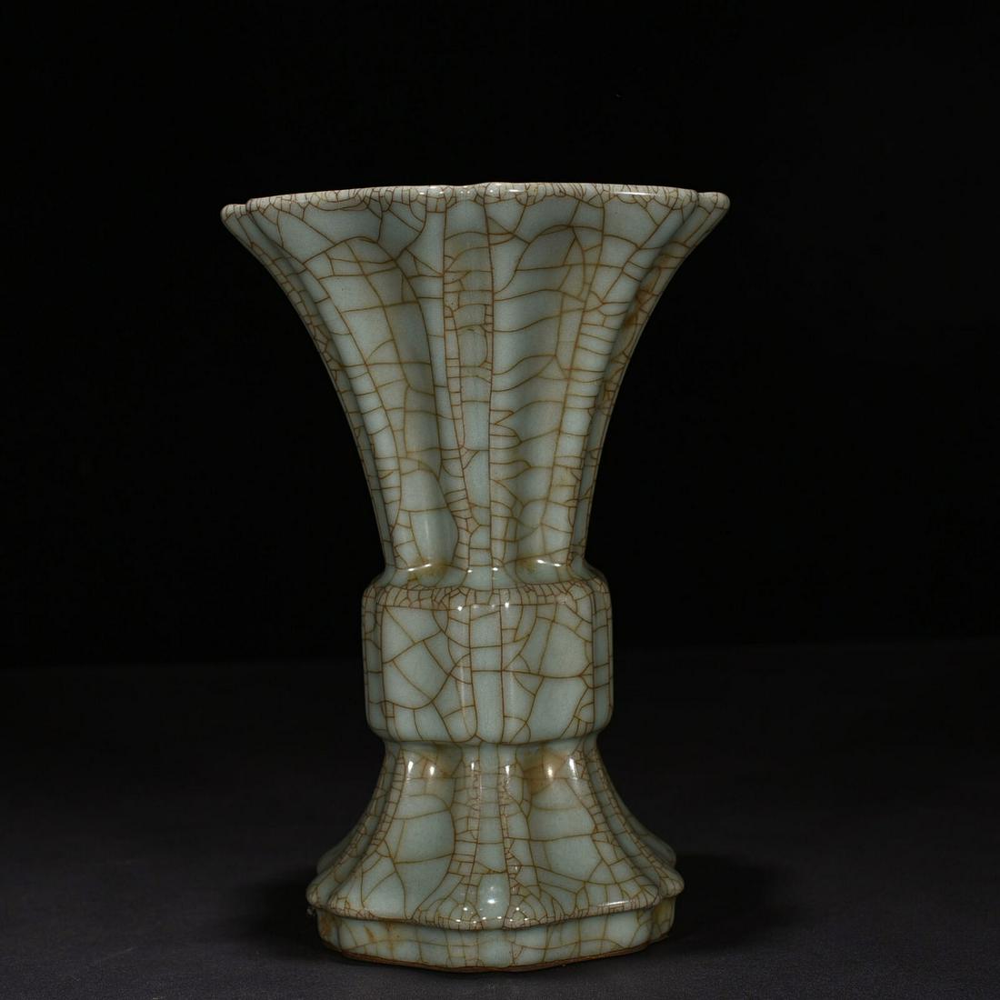 Chinese ge kiln porcelain vase (1 of 6)