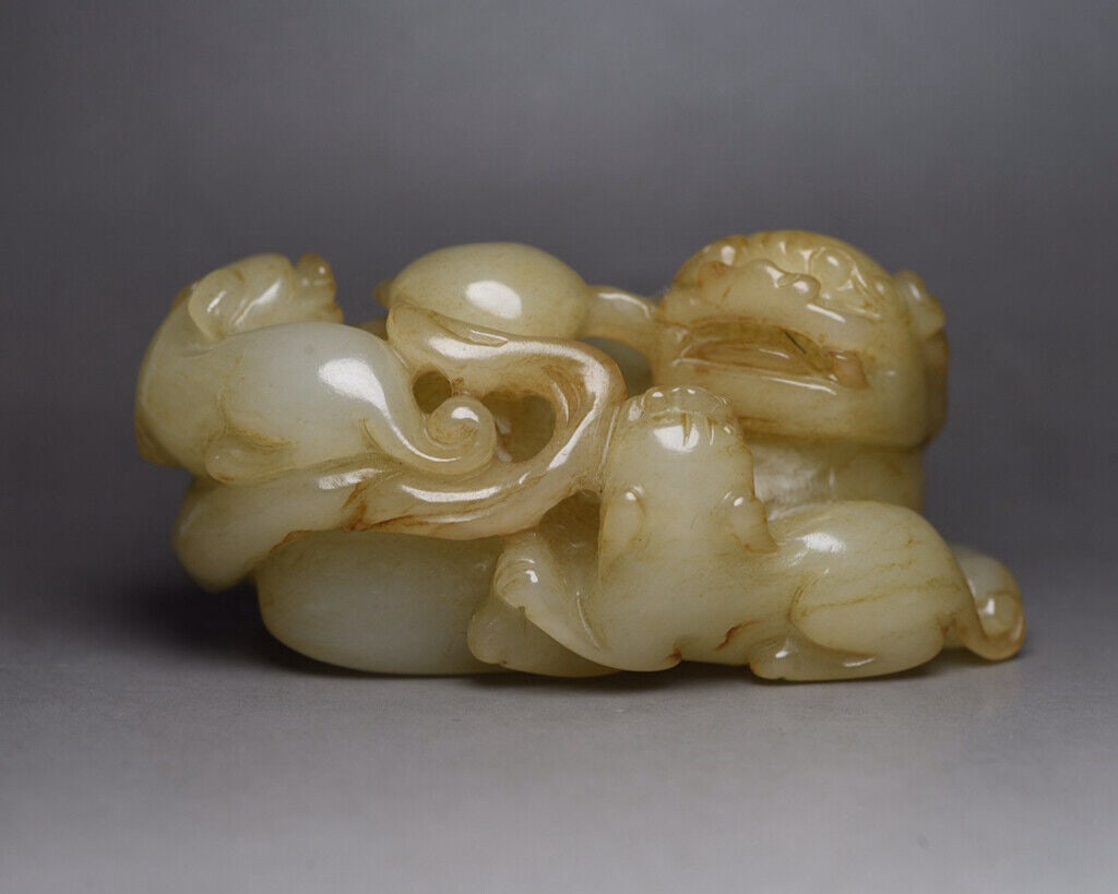 Chinese natural jade animal statue: Size: Width 86 mm - Height 50 mm Materials: Natural jade Time Period: qing dynasty Manufactured Date: 18th-c qing dynasty Origin: China