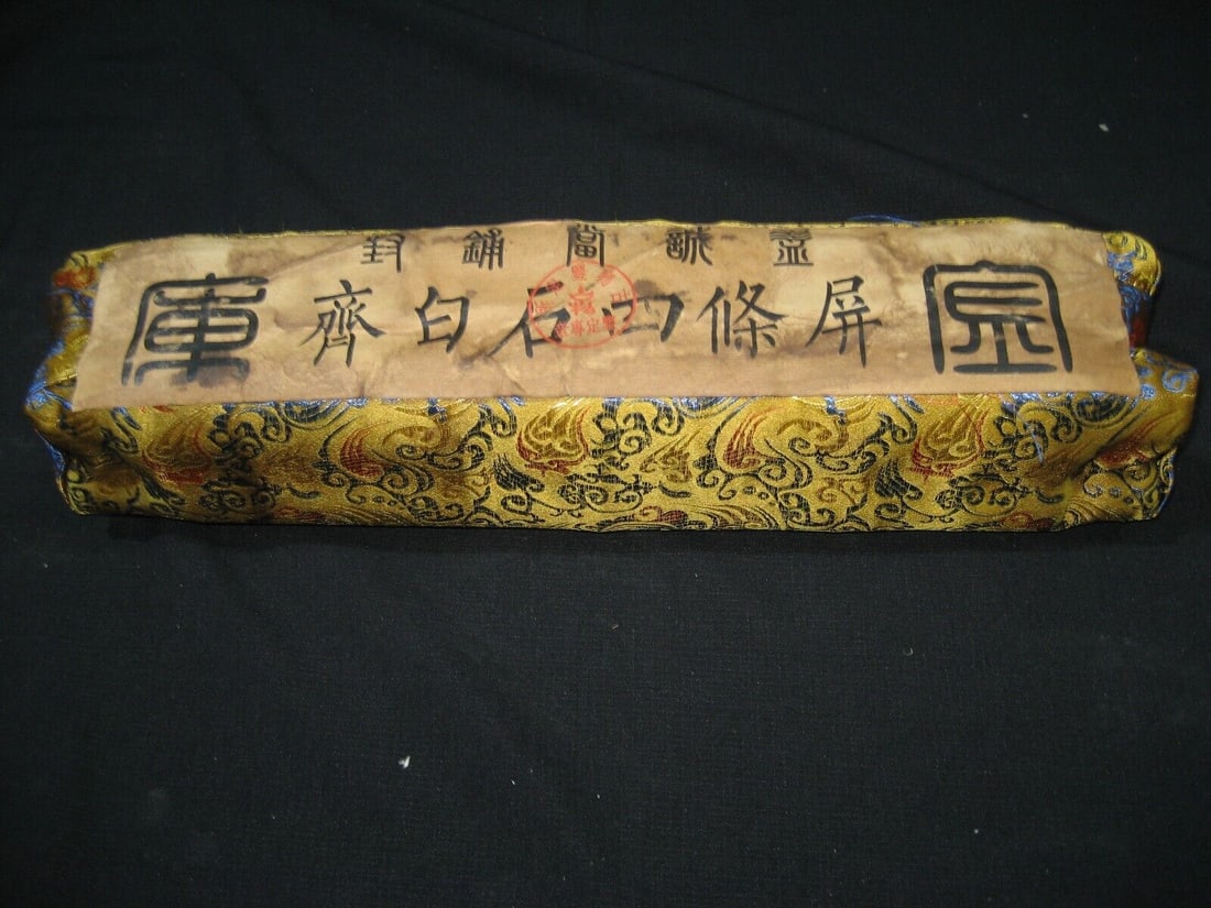 Chinese scroll painting packed: Package Size: Height 45 cm - Width 10 cm - Weight 1160g Materials: ink color and paper Time Period: Qing dynasty Manufactured by: Qi Baishi Origin: China Qi Baishi was a Chinese painter, noted for the