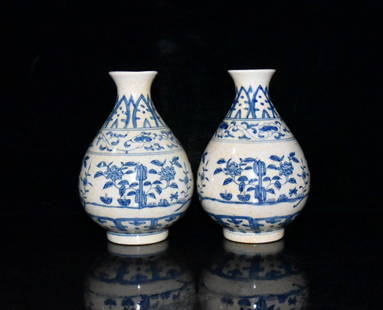 Chenghua blue and white porcelain vase pair: Size: Height 14 cm - Width 10 cm Materials: Porcelain Time Period: Ming dynasty Manufactured Date: Chenghua Mark & Period Origin: China