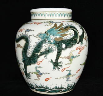 Kangxi famille verte porcelain jar: Size: Width 17.2 cm - Height 18.2 cm Materials: Porcelain Time Period: Qing dynasty Manufactured Date: Kangxi Mark & Period Origin: China