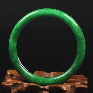 Chinese natural green jade bangle: Size: Width 51 mm - Thickness 7 mm Materials: Natural jade Time Period: qing dynasty Manufactured Date: qing dynasty Origin: China