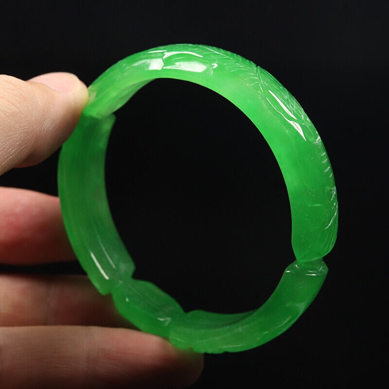 Chinese natural green jade bangle: Size: Width 58 mm - Thickness 6.5 mm Materials: Natural jade Time Period: qing dynasty Manufactured Date: qing dynasty Origin: China