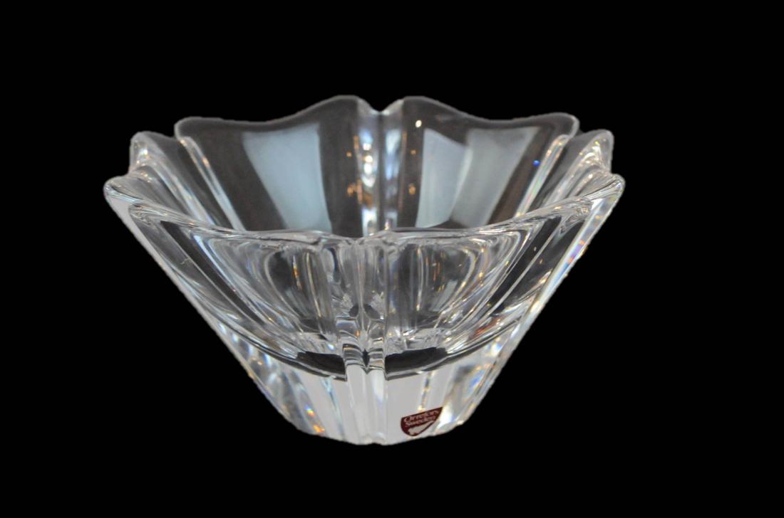 Orrefors Sweden Crystal Glass Bowl: Orrefors crystal glass bowl. Measures: 5.5" D. Condition: Excellent. Please examine all photos closely. Contact C. Biddle Auction Gallery for more detailed information. C. Biddle Auction Gallery is no