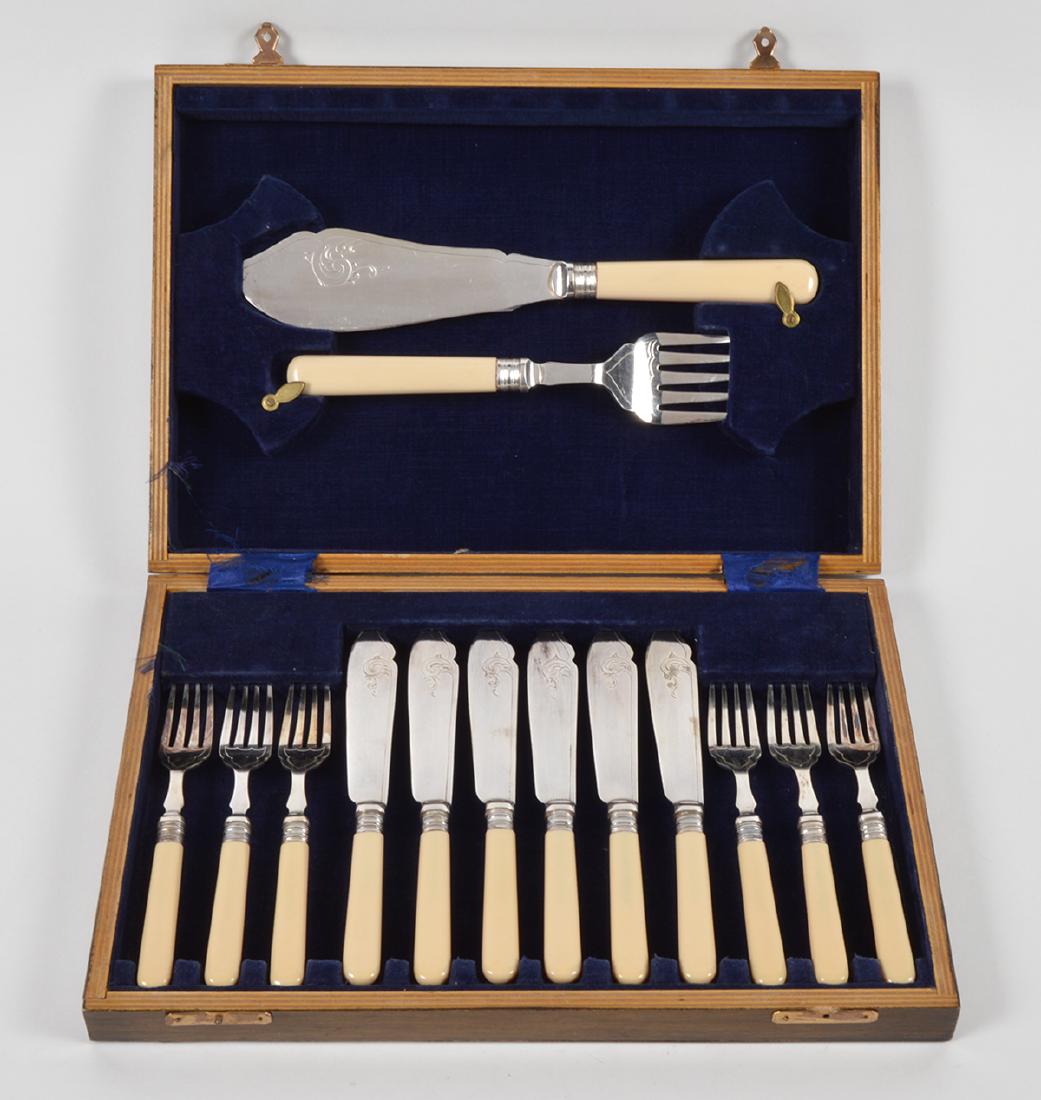 Vintage Fish Set Flatware Knives Forks (1 of 5)