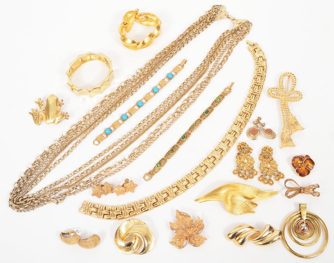 19 Gold Tone Jewelry Necklace Bracelet Earrings: A lot of 19 good quality gold tone jewelry including: 2 necklaces, 1Copello pendant, 4 bracelets (one is Givenchy), 8 brooches (2 Givenchey, 1 Joan Rivers), 3 pair of earrings (1 Monet). Condition rep