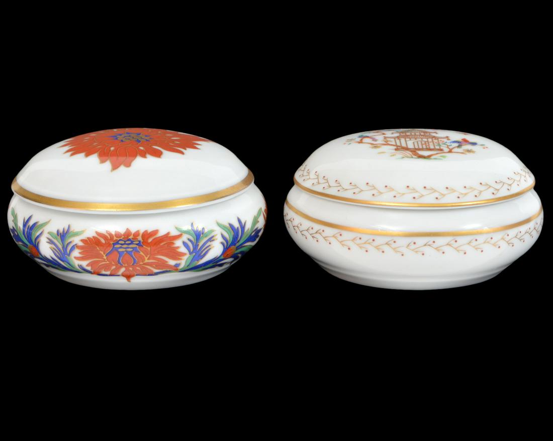 2 Tiffany & Co. Boxes Audubon Chrysanthemum: Two lidded Tiffany & Co boxes made by Limoges France. One pattern Audubon and other is Chrysanthemum. 3" W x 1.5" High. Appear to be hand painted. Condition report: Good, minor wear to bottom. Please 