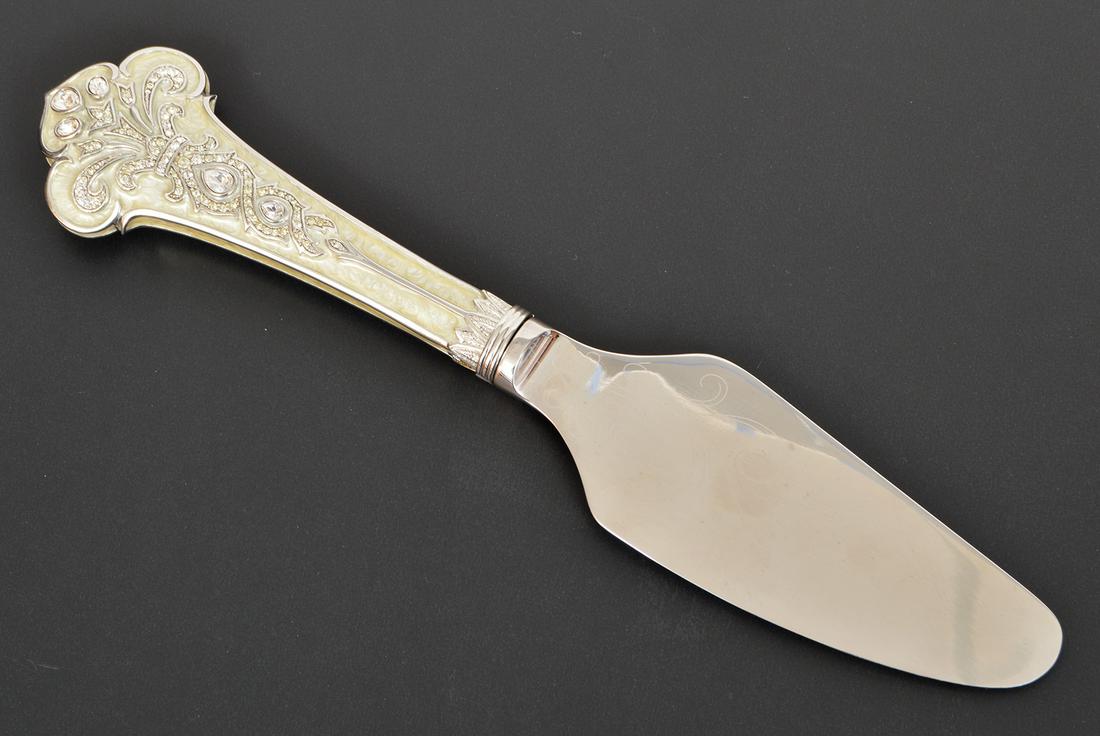 Jay Strongwater Enamel Crystal Cake Knife: Jay Strongwater cake knife with marbled enamel and and ornate design of crystals. The black is accented with swirled etching. Signed Jay Stongwater. 11"L. Condition report: Very good - no issues. Plea