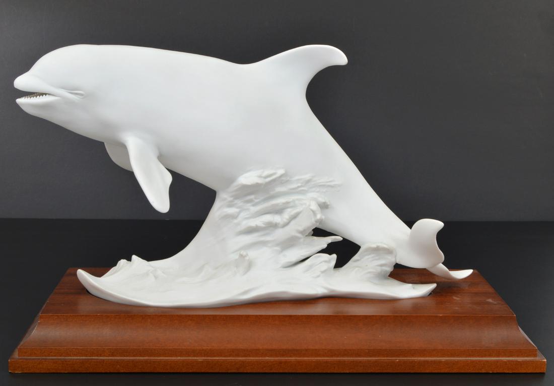 Kaiser White Killer Whale Bisque Porcelain: Kaiser white bisque porcelain Killer Whale on wood base. Limited edition. numbered: 2163/4000. Includes Certificate of Authenticity. Condition report: Very good - no chips, cracks, repairs or other is