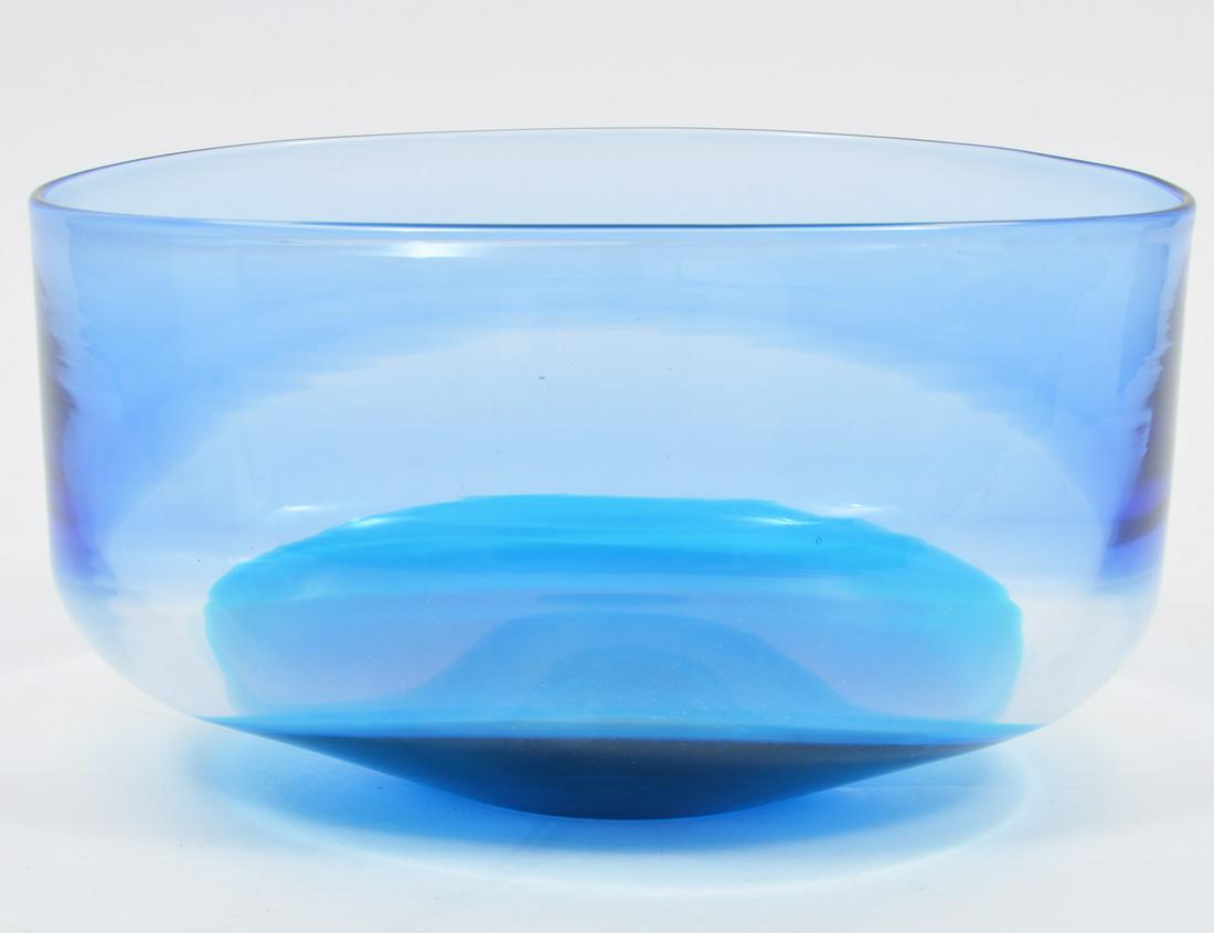 Venini Murano Oval Blue & Clear Glass Bowl: Venini Murano hand blown glass oval bowl with blue base, clear band around middle and lighter blue band around top. Signed on bottom Venini 92 Sarpaneva. Measures 10"L x 7"W x 5.5"H. Condition report: