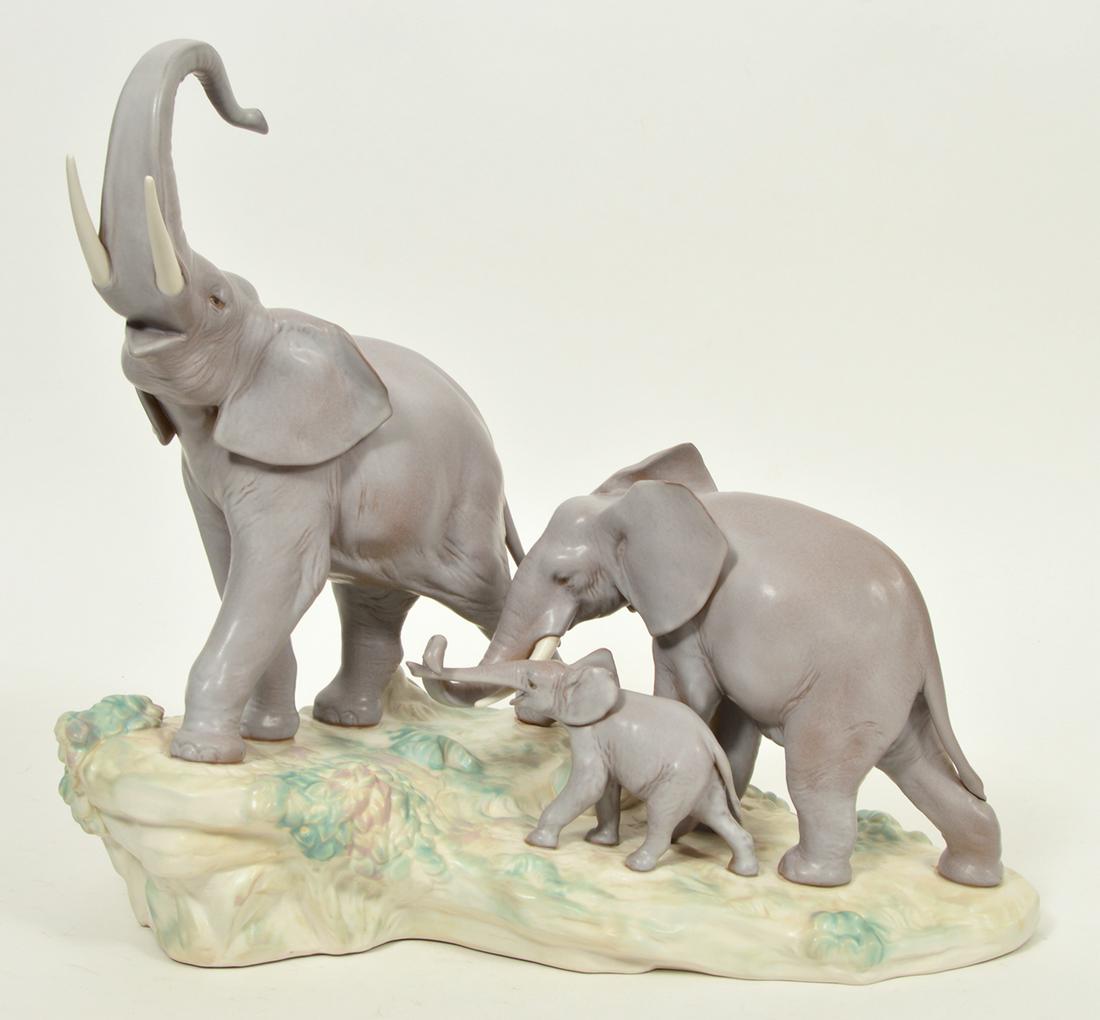 Large Lladro Gres Elephants Walking Figurine (1 of 7)