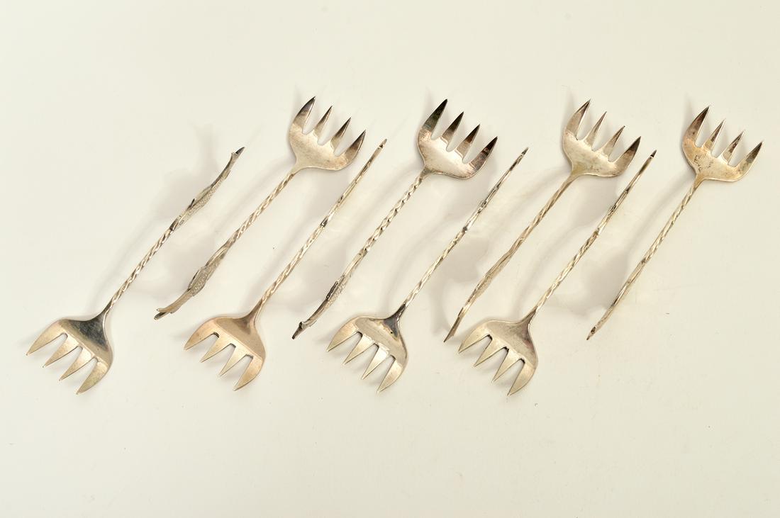8 Vintage WMF 800 Silver Fish Forks: 8 Vintage WMF 800 Silver fish forks. 5.5"L. Condition report: Good - no issues. 174 grams. Please examine all photos closely. Contact C. Biddle Auction Gallery for more detailed information. C. Biddle