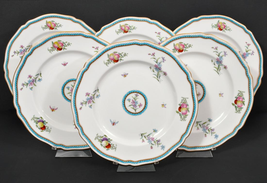 6 Spode Trapnell Center Medallion Dinner Plates: 6 Spode Trapnell Dinner Plates. With center medallion & scalloped edge. 10.5" diameter. Condition report: Good, no issues. Please examine all photos closely. Contact C. Biddle Auction Gallery for more