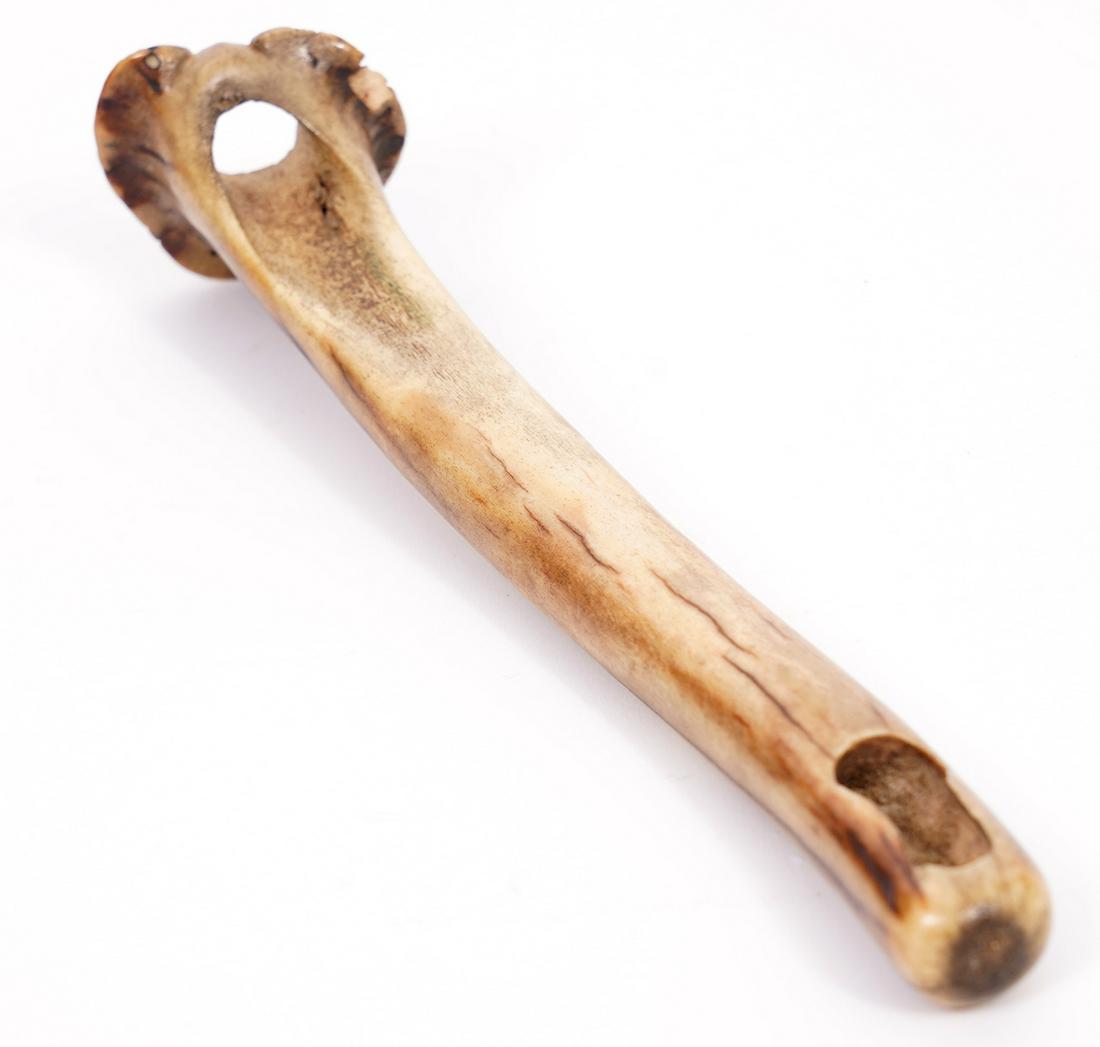 Japanese Sashi-Netsuke Stag Antler: Japanese Sashi-Netsuke natural tip of a deer antler. Measures 7.5"L . Condition report: good condition, small chip to base, see photos. Please examine all photos closely. Contact C. Biddle Auction Gal
