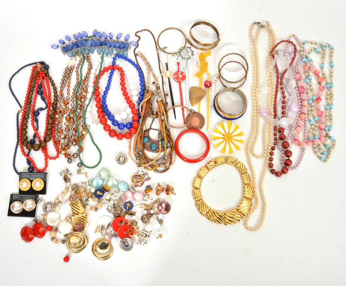 5 Pounds Costume Jewelry Earrings Necklaces (1 of 6)
