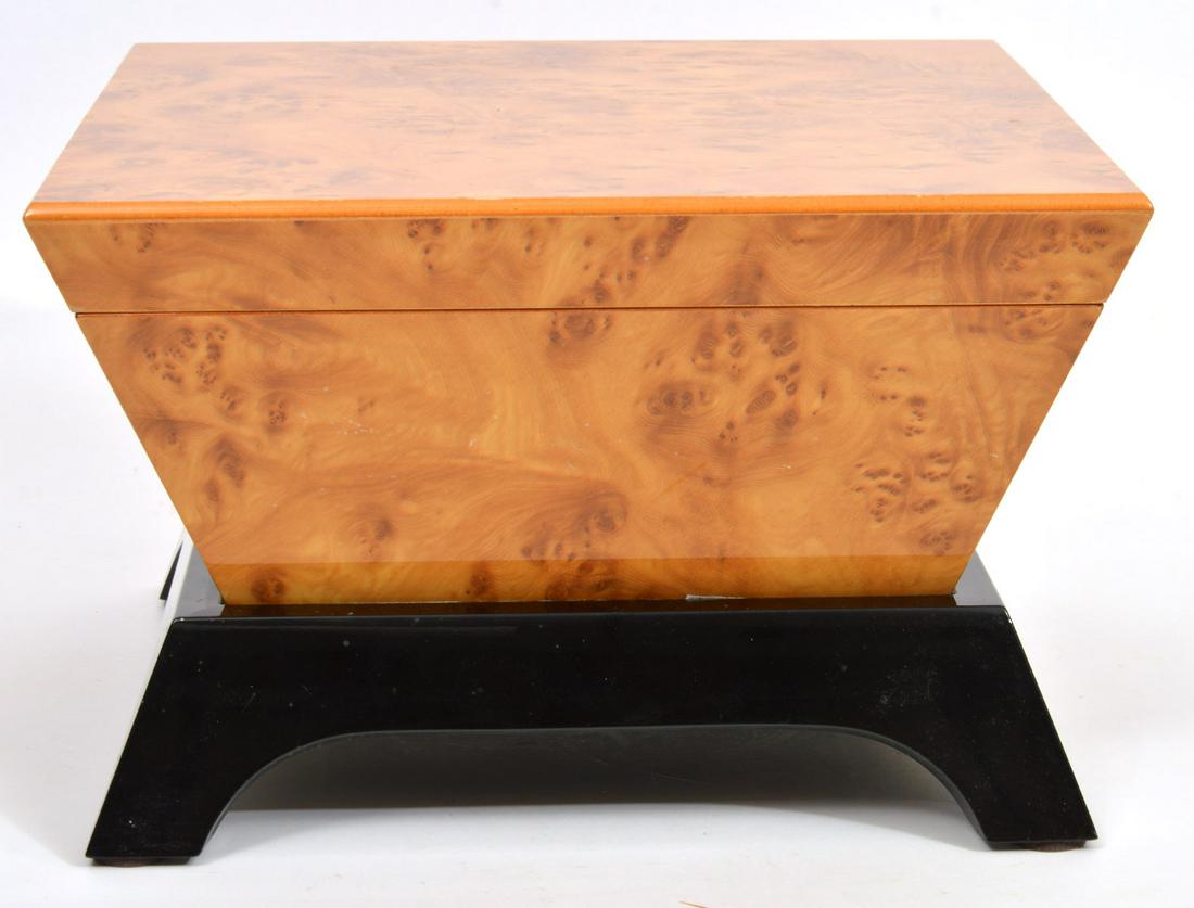 Montecristo Trapezoid Cigar Humidor (1 of 10)