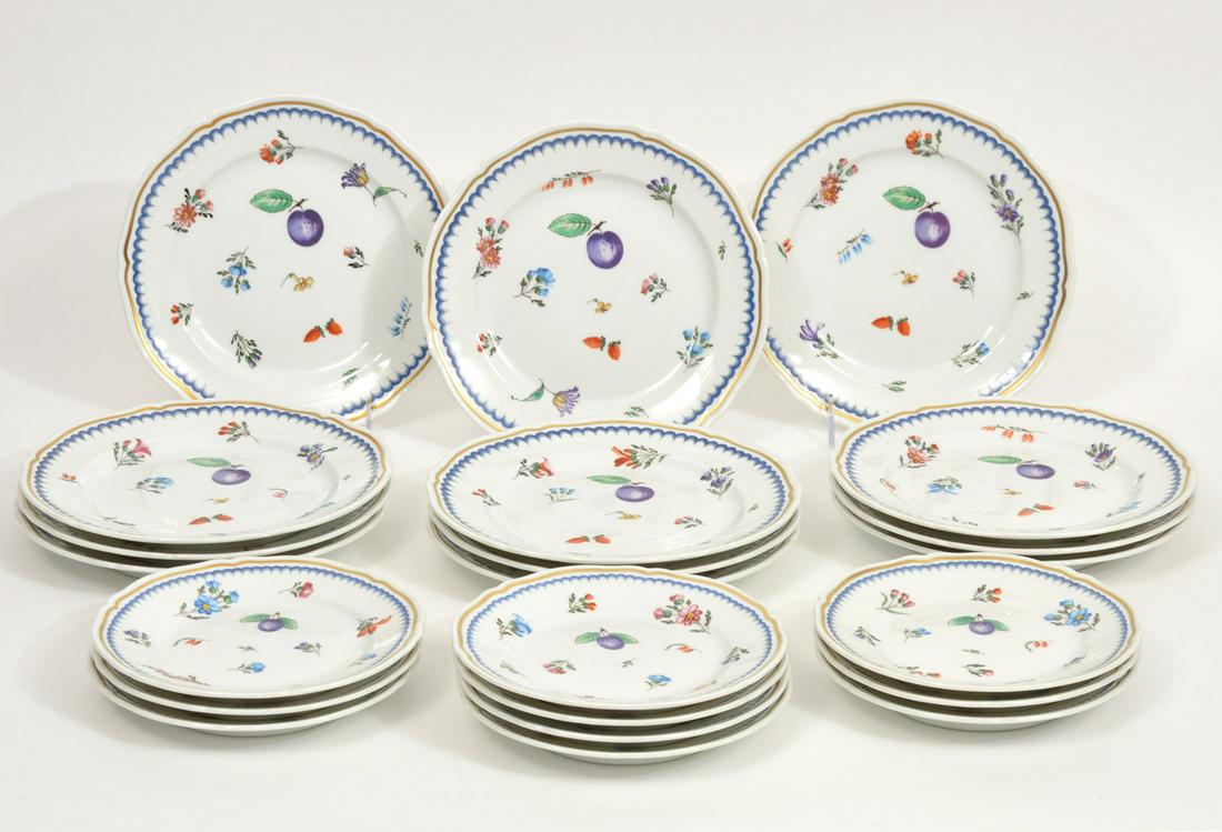 Richard Ginori 12 Salad Plates & 10 Dessert plates (1 of 4)