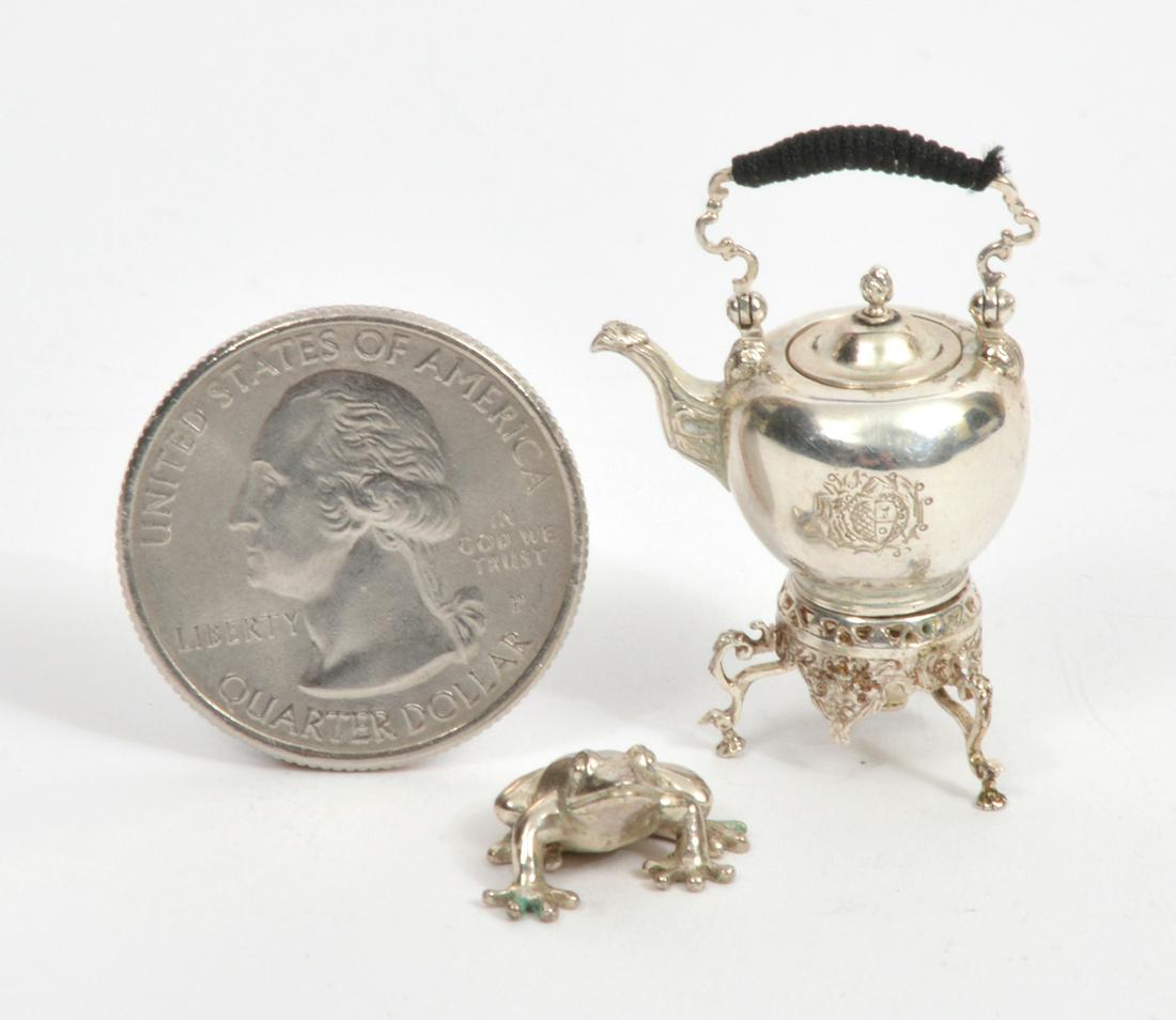 Miniature Acquisto Sterling Frog and Kettle (1 of 6)