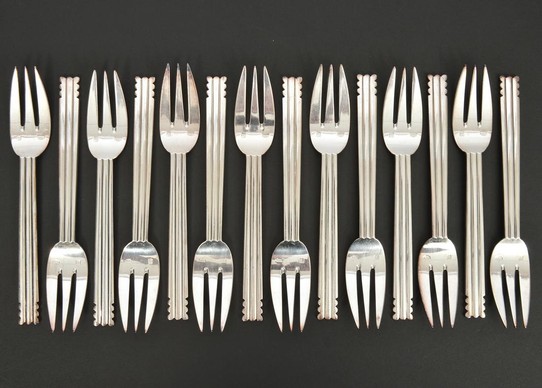 14 Puiforcat 'Nantes' Silverplate Salad Forks (1 of 5)
