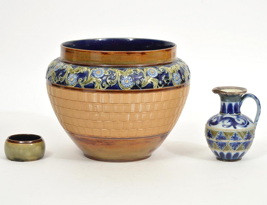 Three Peces Doulton Lambert Pottery (1 of 16)