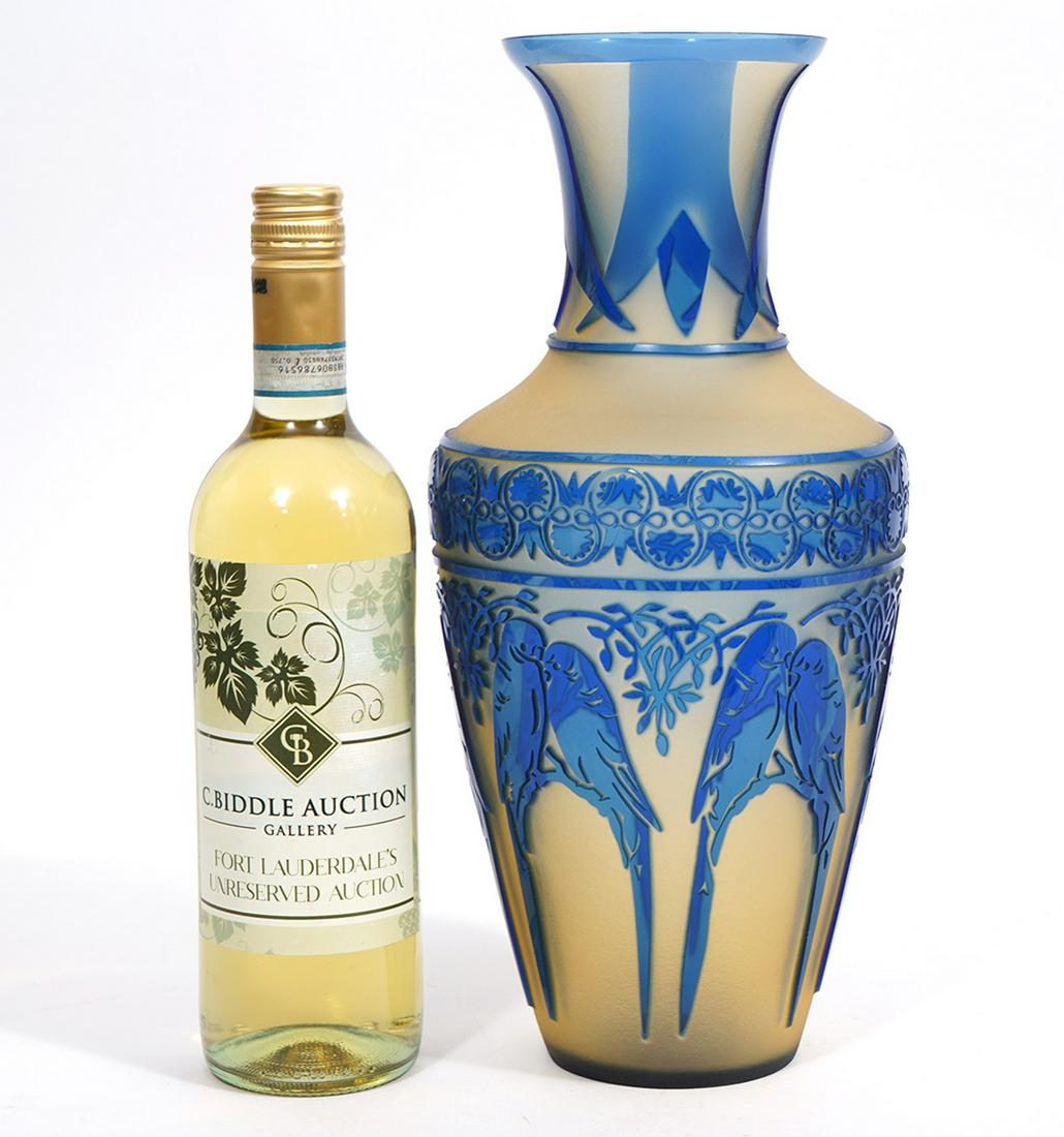 Kelsey Pilgrim Cameo Glass Parrots Vase (1 of 7)