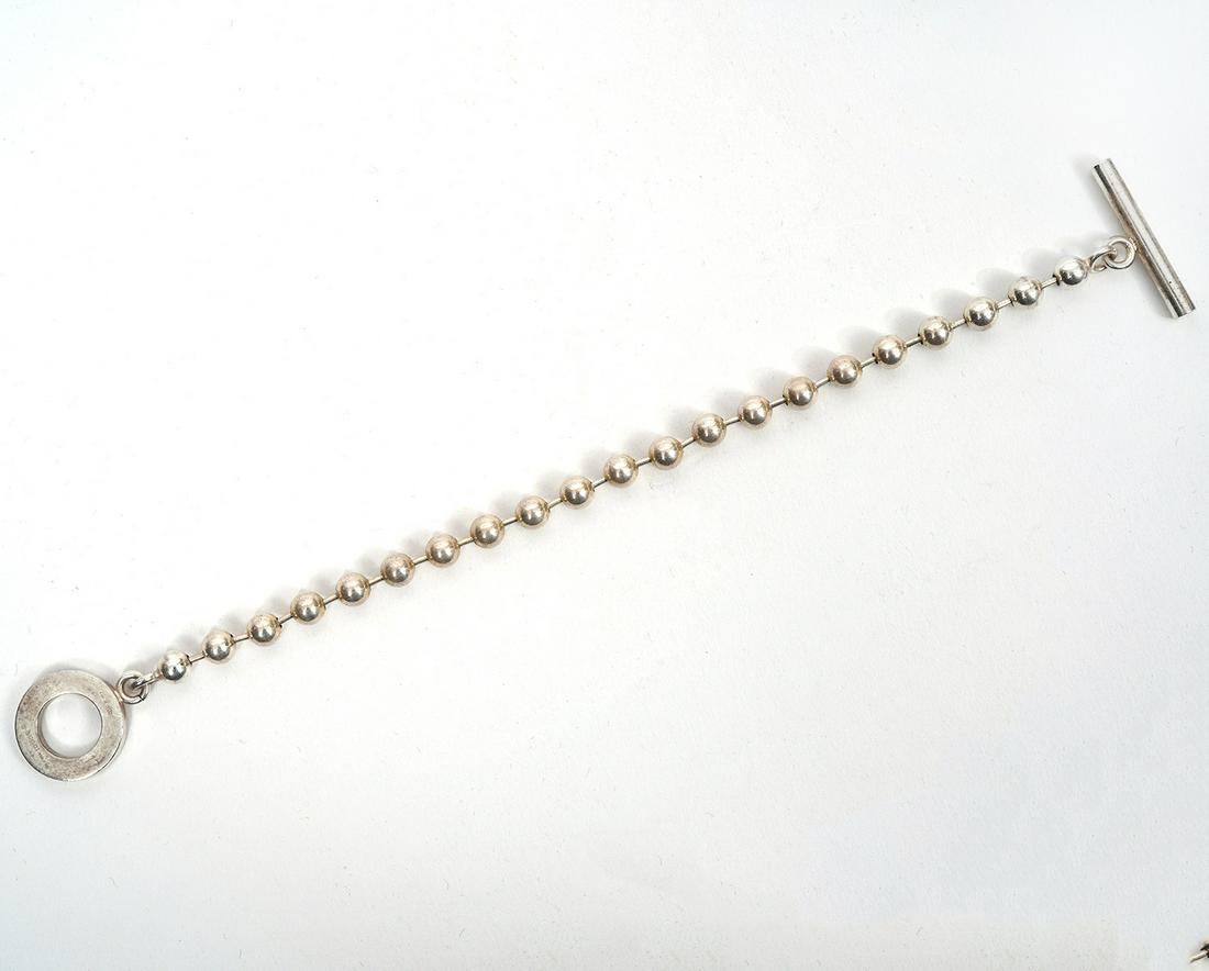 Gucci Italian Sterling Silver Toggle Bracelet: Gucci Italian sterling silver ball and chain bracelet with toggle clasp, measures 7" long. Hallmarked on circle clasp, "GUCCI" and Italian silver marks (star, 1697, AR). Weighs 14.3g. Condition report