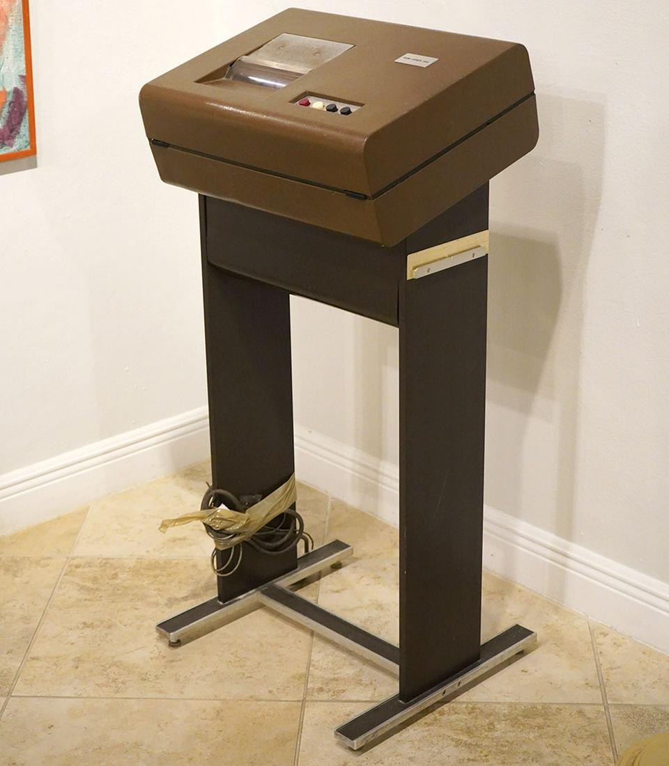 Vintage Dow Jones 300 Stock Ticker Machine (1 of 9)