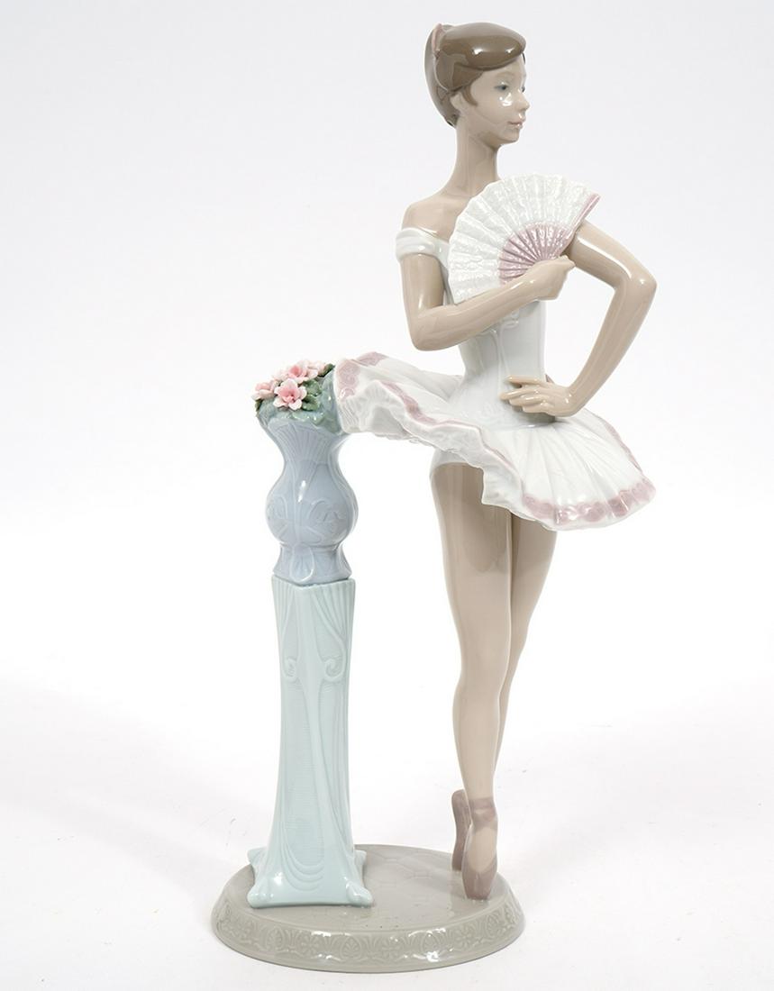 Lladro "En Pointe" Ballerina Figure (1 of 6)