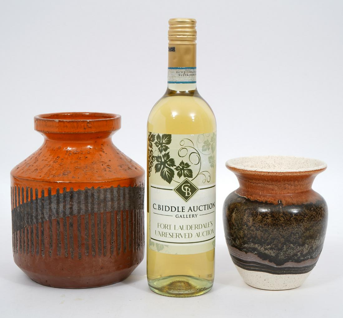 Royal Haeger & Raymor Art Pottery Vase: Royal Haegar Earth Wrap art pottery vase, measures 5.25"H x 4.75"W; Italian Raymor art pottery vase, measures 7.5"H x 6.5"W. Condition report: Good condition, no issues, please examine all photos clos