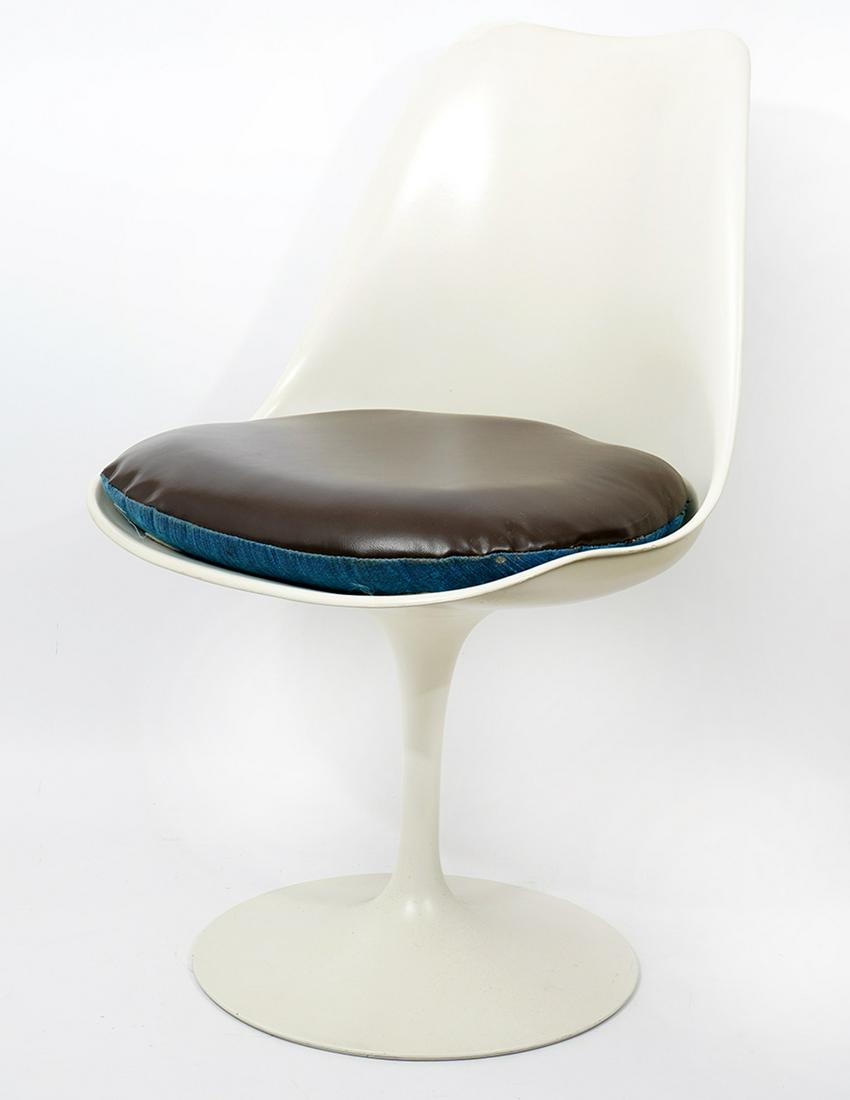 Eero Saarinen Tulip Chair for Knoll: Eero Saarinen Tulip Chair for Knoll, part of the 'Pedestal Collection'. Armless chair with cup shaped frame, removable black leather seat cushion. Knoll label under the cushion. Measures 31.5"H x 19"W