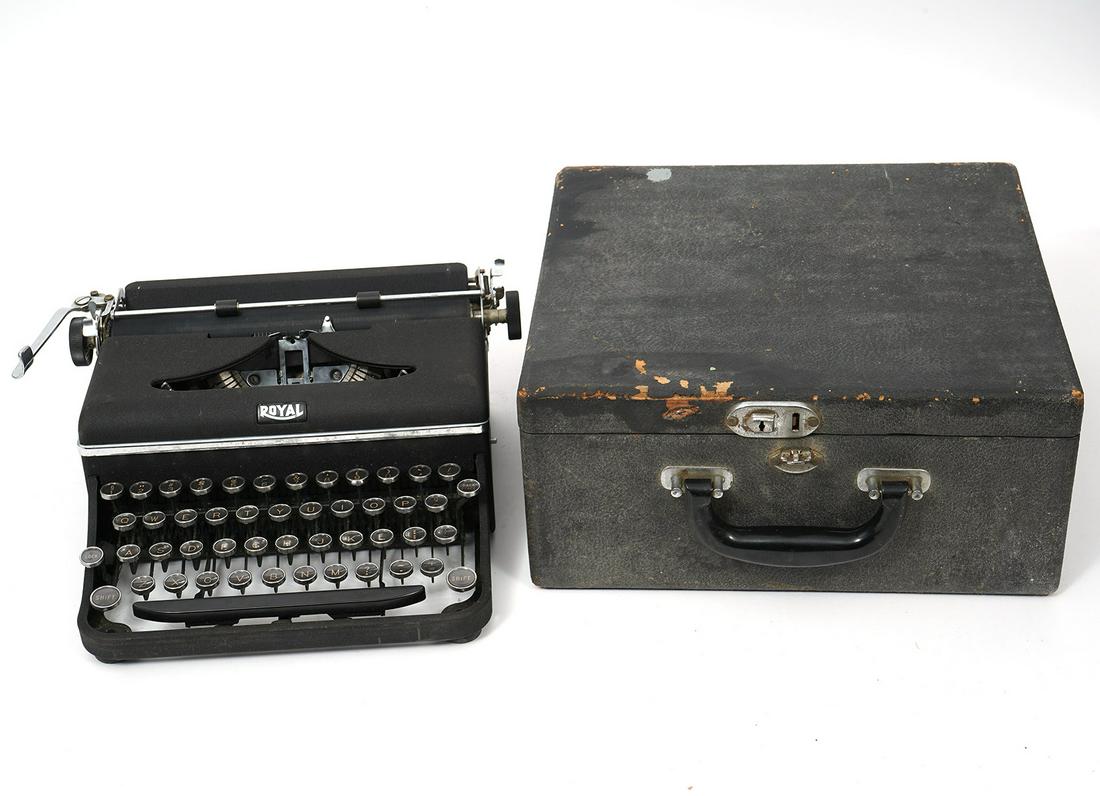 Royal 1940 Portable Typewriter D88 173941 (1 of 5)
