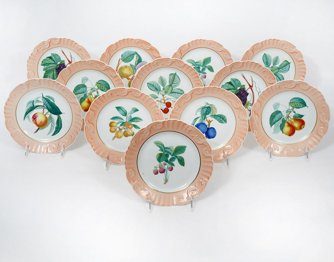 Mottahedeh Summer Fruit Plates Set of 10: Set of 10 Mottahedah summer fruit plates, light orange border. 8" diameter. Hallmarked underside. Condition report: Good condition, no issues, please examine all photos closely. Contact C. Biddle Auct