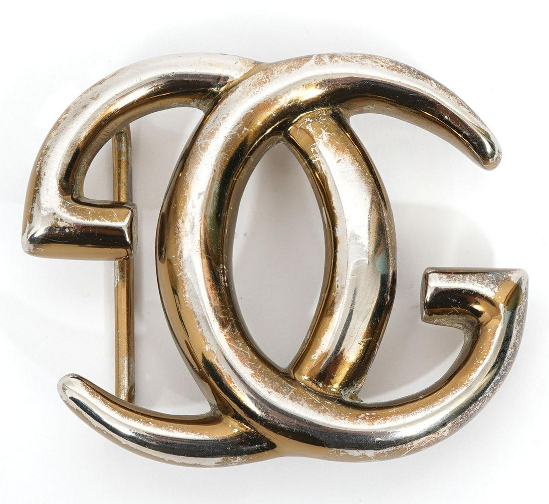 Gucci Italian Belt Bucket: Gucci Italian belt bucket measures 3â€™â€™ x 2.5â€™â€™. Condition report: surface scratches due to use, please examine all photos closely. Contact C. Biddle Auction Gallery for mor