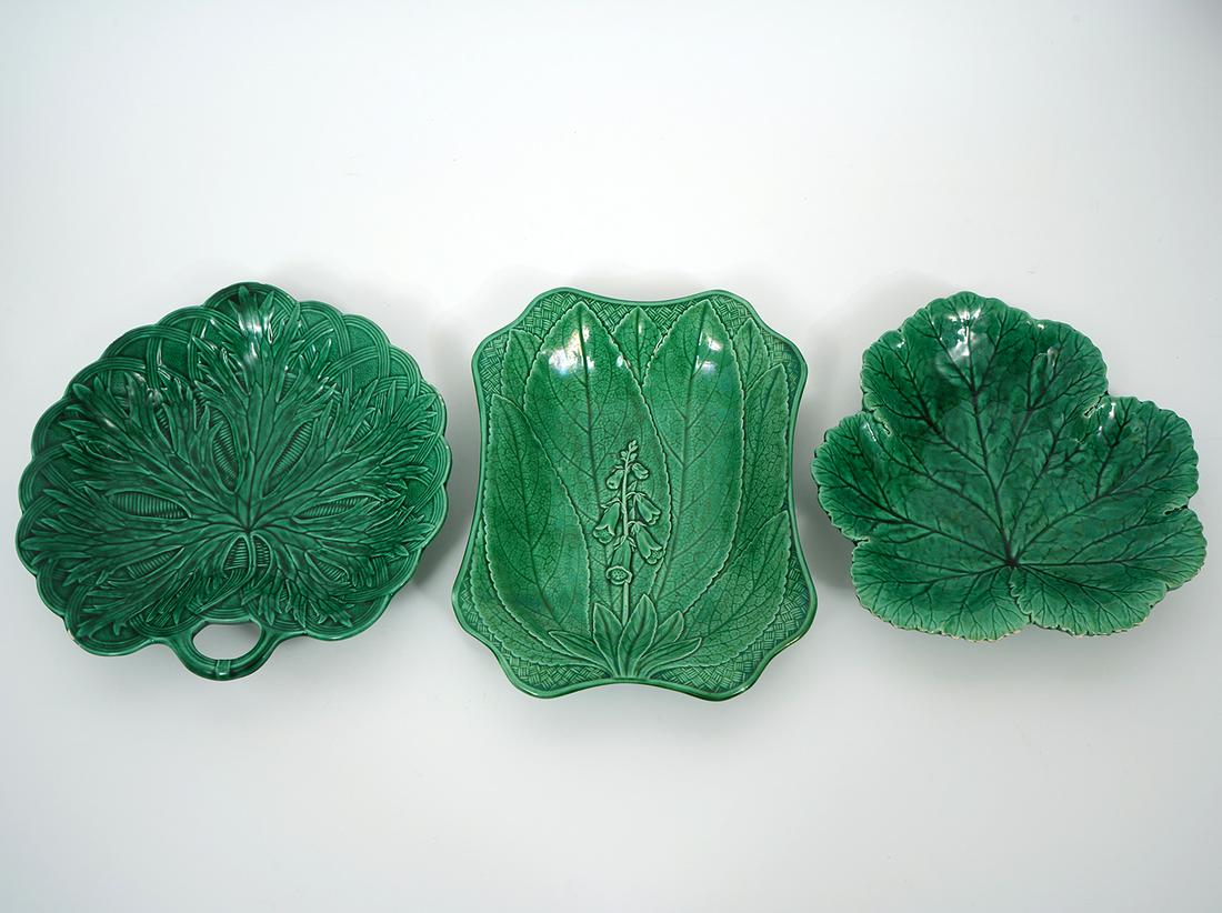 Three Wedgwood Majolica Leaf Dishes (1 of 12)