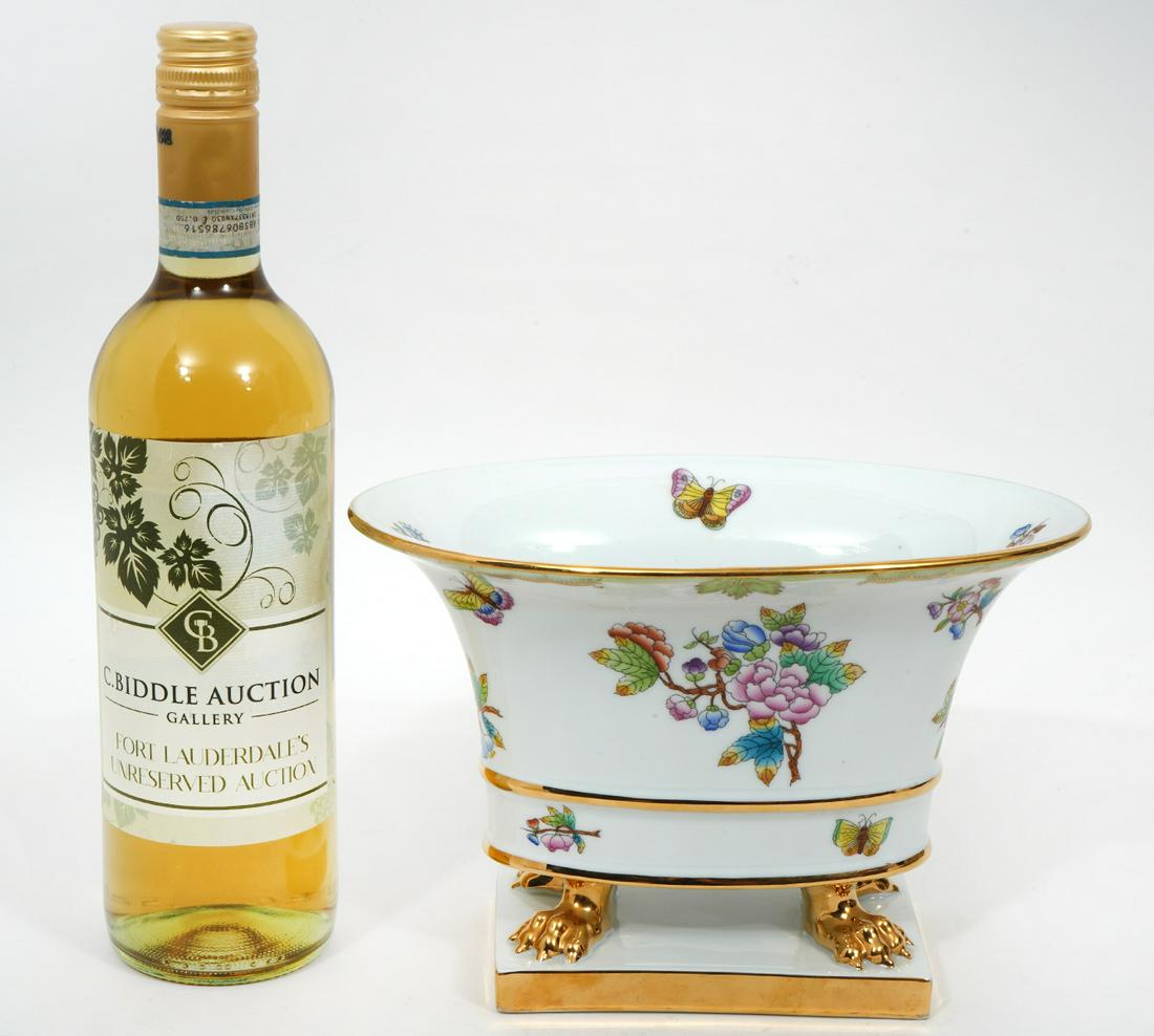 Herend 'Queen Victoria' Footed Vase (1 of 5)