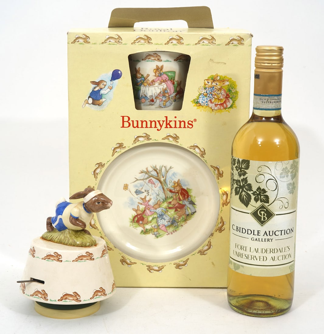 Bunnykins 3-pc Children's dinner set & Music Box (1 of 11)