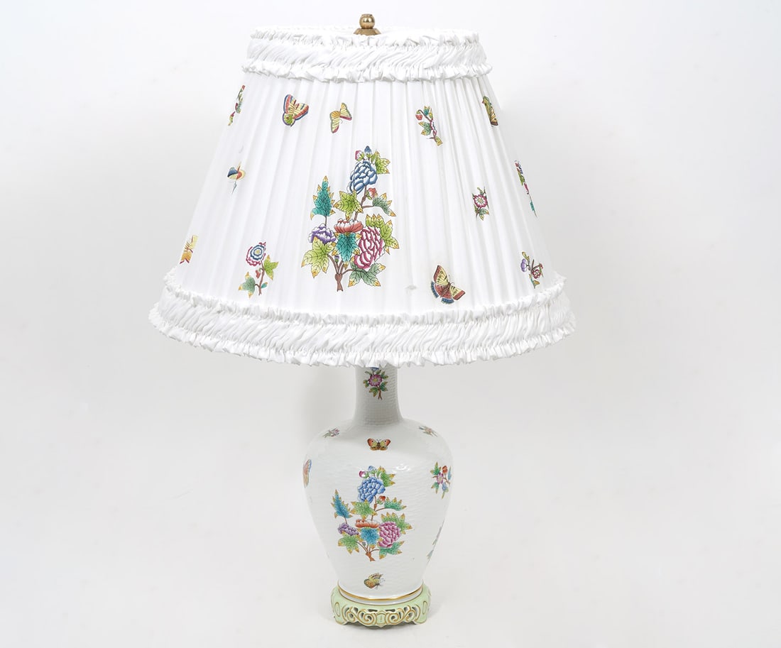 Herend "Queen Victoria" Table Lamp (1 of 6)