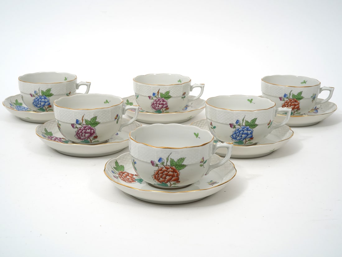 6 Herend Queen Victoria Cups & Saucers (1 of 6)