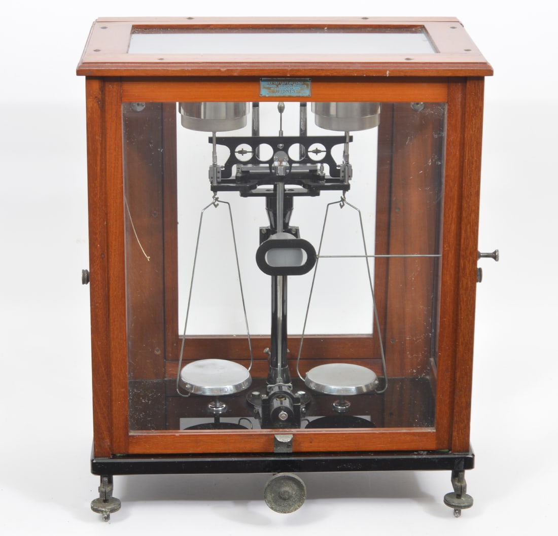 English Towers Widnes Cased Chemical Lab Scale (1 of 11)