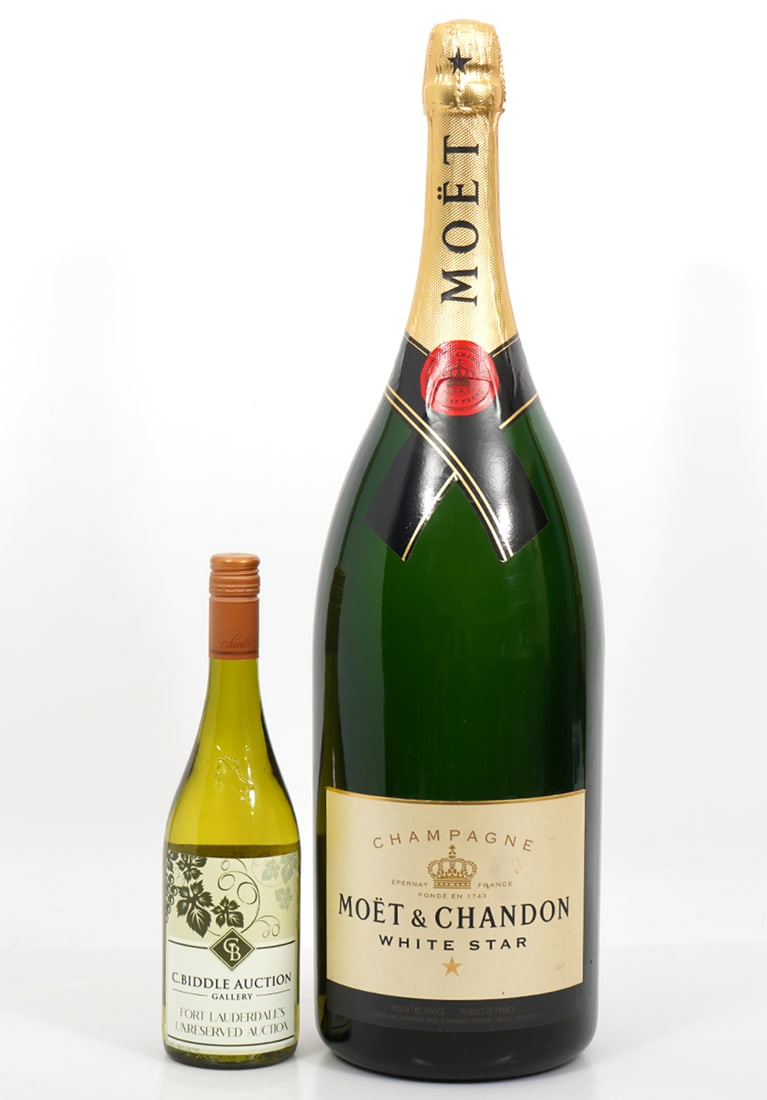 Moet & Chandon White Star Large Display Bottle (1 of 9)