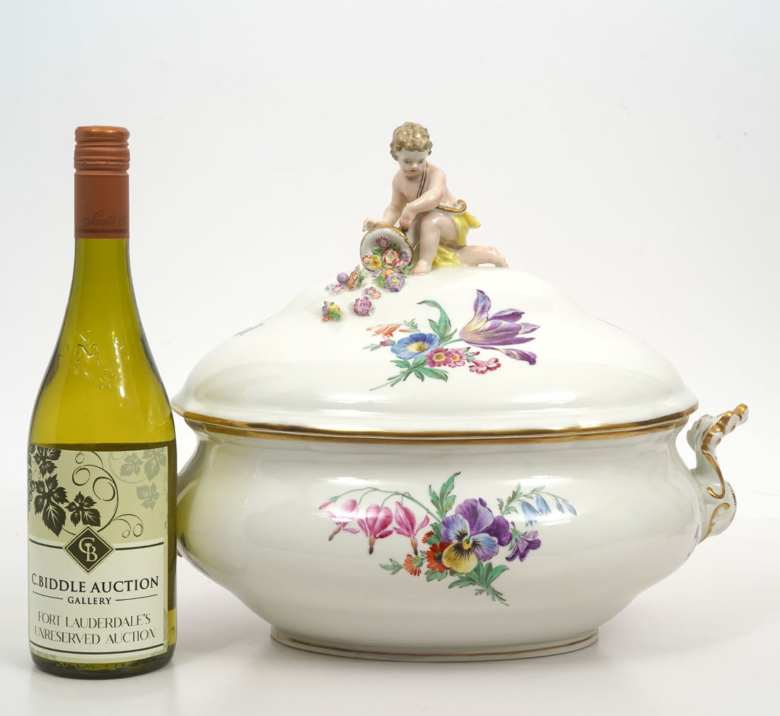 Meissen German Porcelain Tureen with Putto Finial (1 of 11)