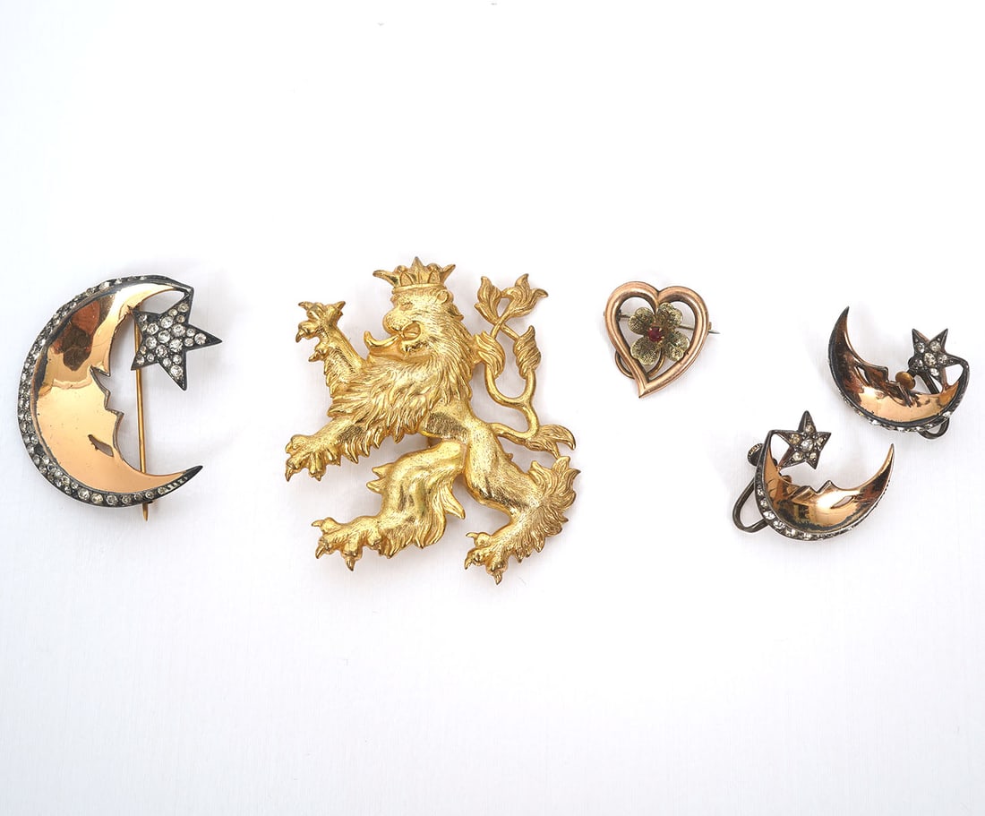 4 Pieces of Costume Pins and Earrings (1 of 6)
