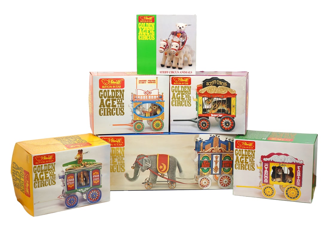 Stieff Circus Wagons With Animals (1 of 20)