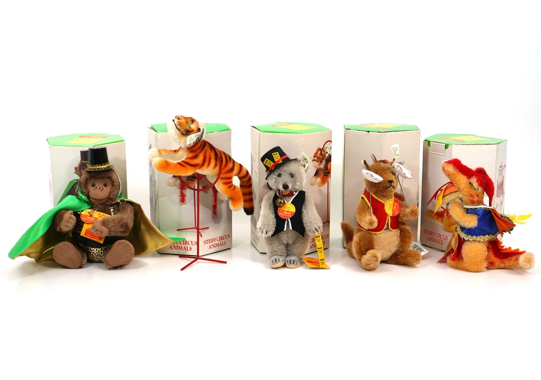 Group of 5 Stieff Circus Performers in Box (1 of 8)