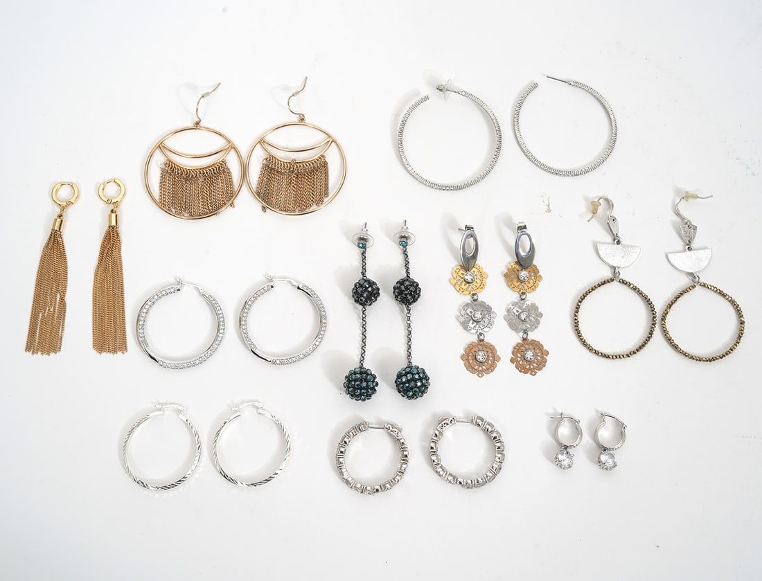 10 Pair Of Costume Jewelry Earrings (1 of 15)