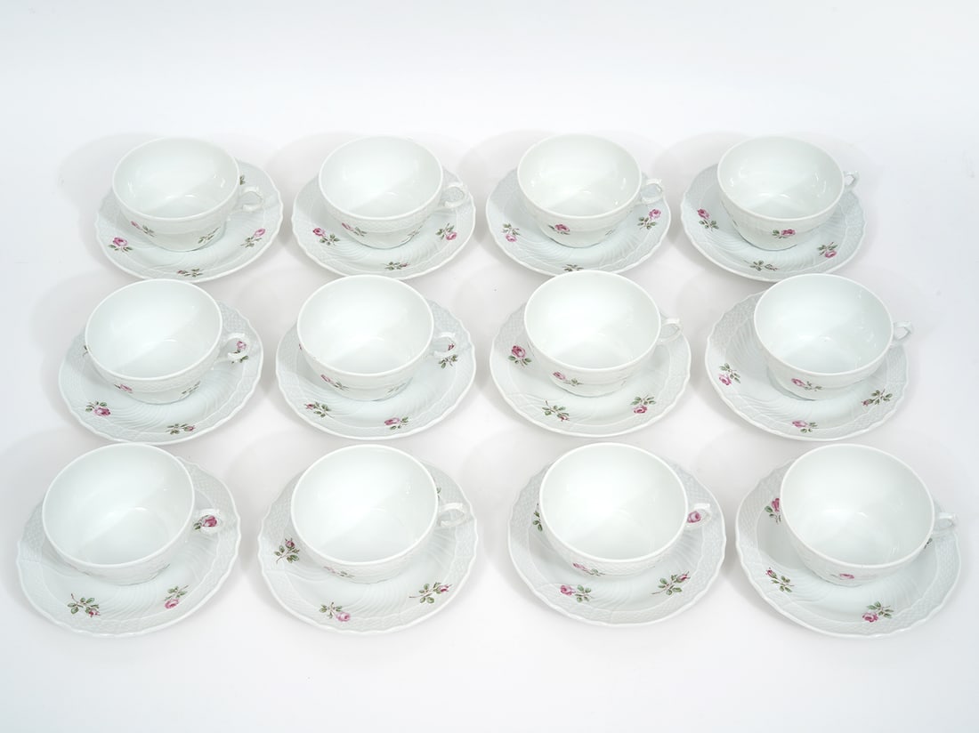 12 Ginori Pink Rose Porcelain Tea Cups & Saucers: Ginori Italian porcelain pink rose pattern 12 tea cups (2.5"x 5") & matching saucers (5.75"). Condition report: Good condition, please see all photos. Contact C. Biddle Auction Gallery for more detail