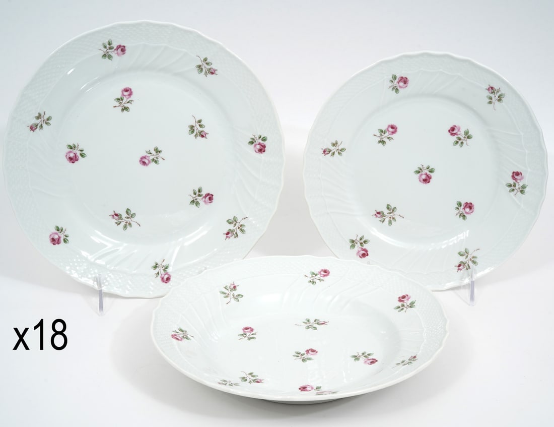 18 Pcs. Ginori Pink Rose Dinner Set for 6 (1 of 8)