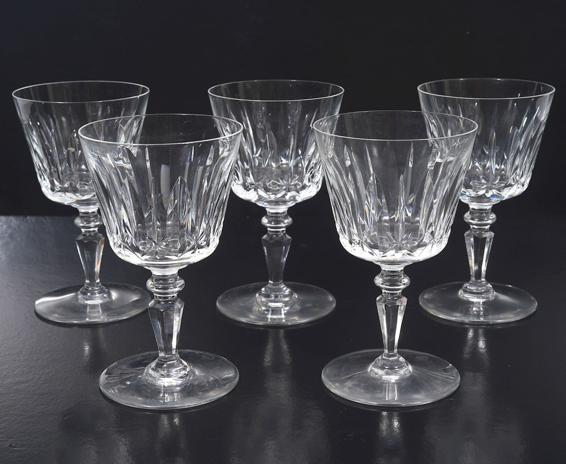5 Baccarat "Ile de France" Crystal Wine Glasses: 5 Baccarat "Ile de France" crystal wine glasses. Each measure approx 5.5"H. Condition report: Good condition, please examine all photos closely. Contact C. Biddle Auction Gallery for more detailed inf