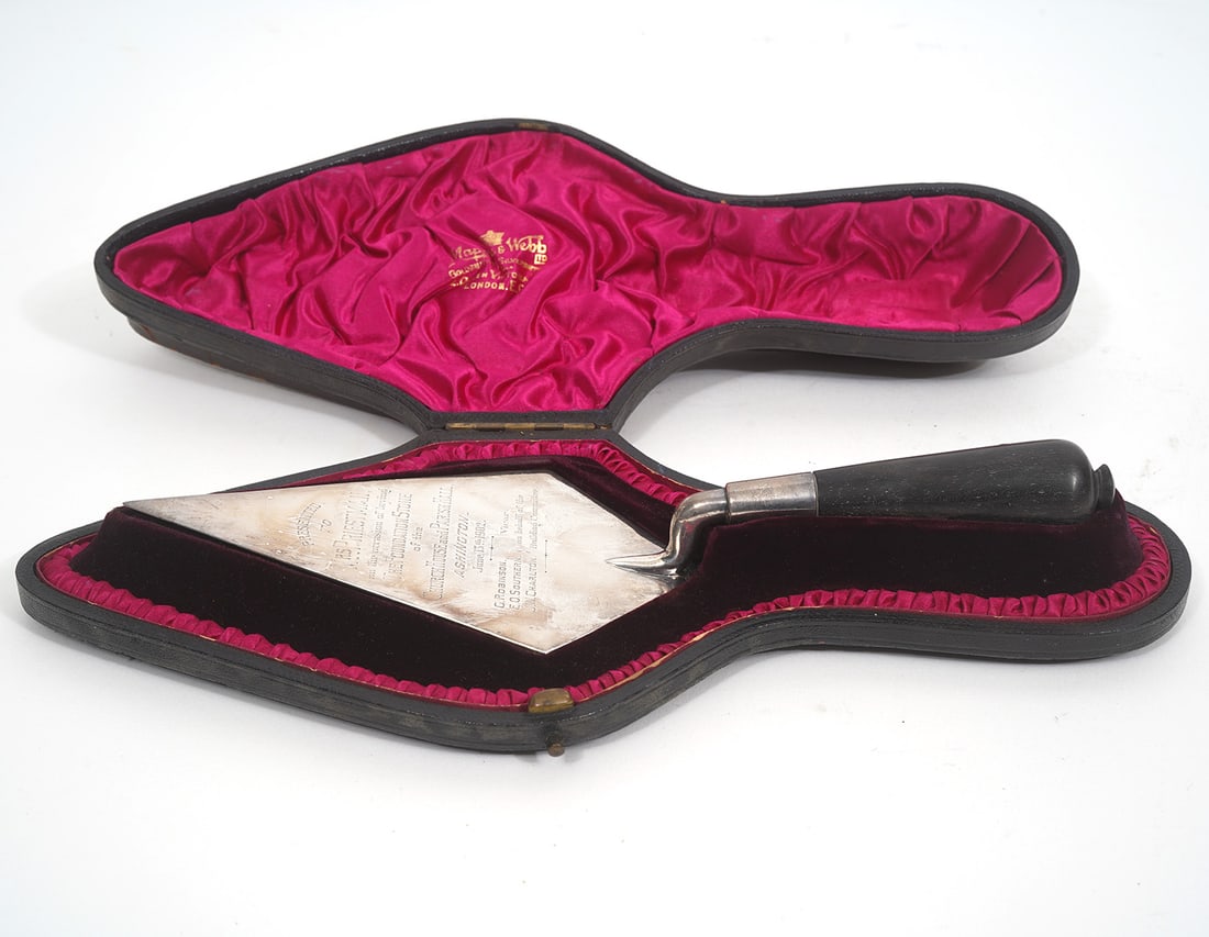 Mappin & Webb Sterling 1902 Presentation Trowel (1 of 8)