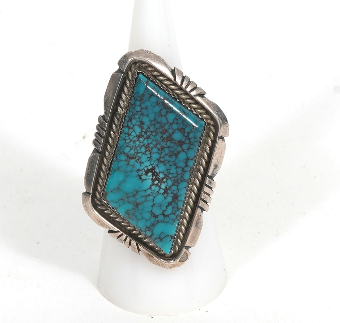 Navajo Bobby Becenti Sterling Turquoise Ring (1 of 4)